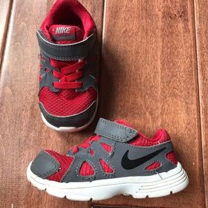 Nike Revolution 2 Boy’s Sneakers 6.5
